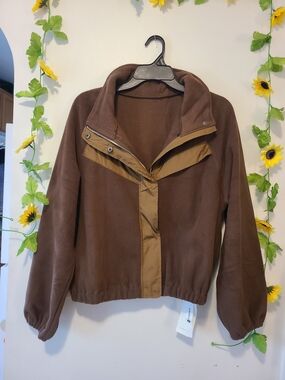 Nwt Fiseow Medium Fuzzy Fleece Cropped Jacket